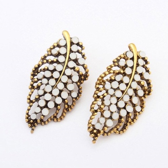 Jewelry - New! Shimmering Leaf Earrings